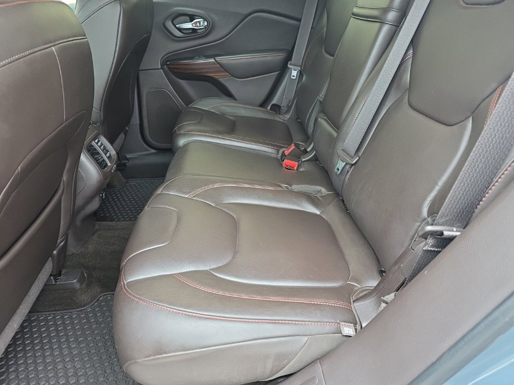 Used 2014 Jeep Cherokee Trailhawk w/ Comfort/Convenience Group AWD/4WD image 21