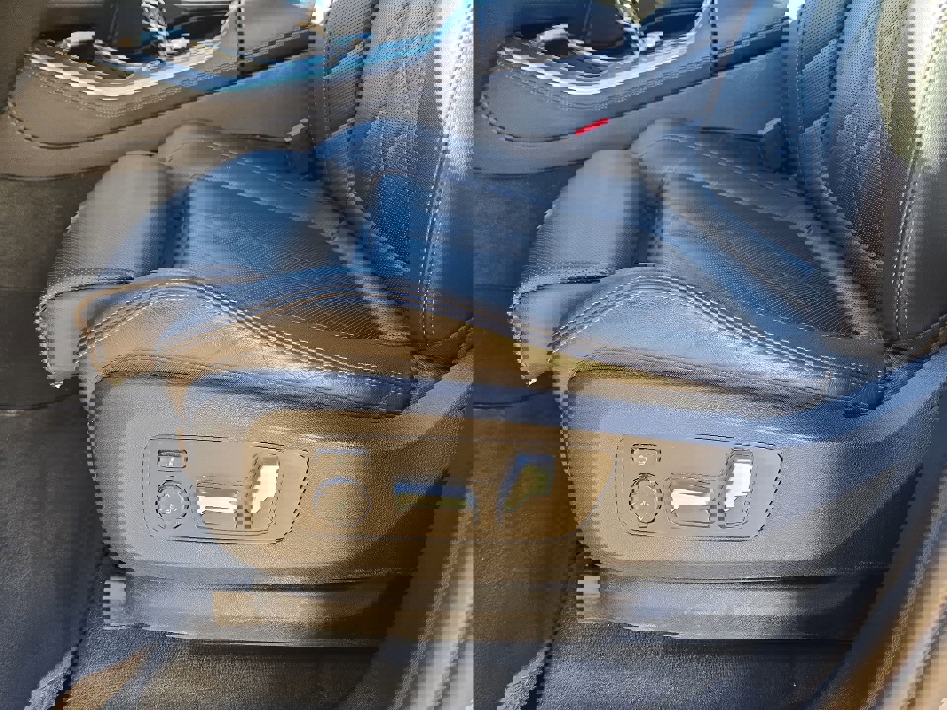 Used 2023 BMW X5 xDrive40i w/ Premium Package image 17