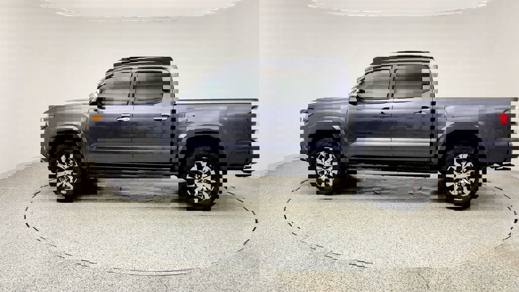 Used 2023 Toyota Tacoma Limited image 8