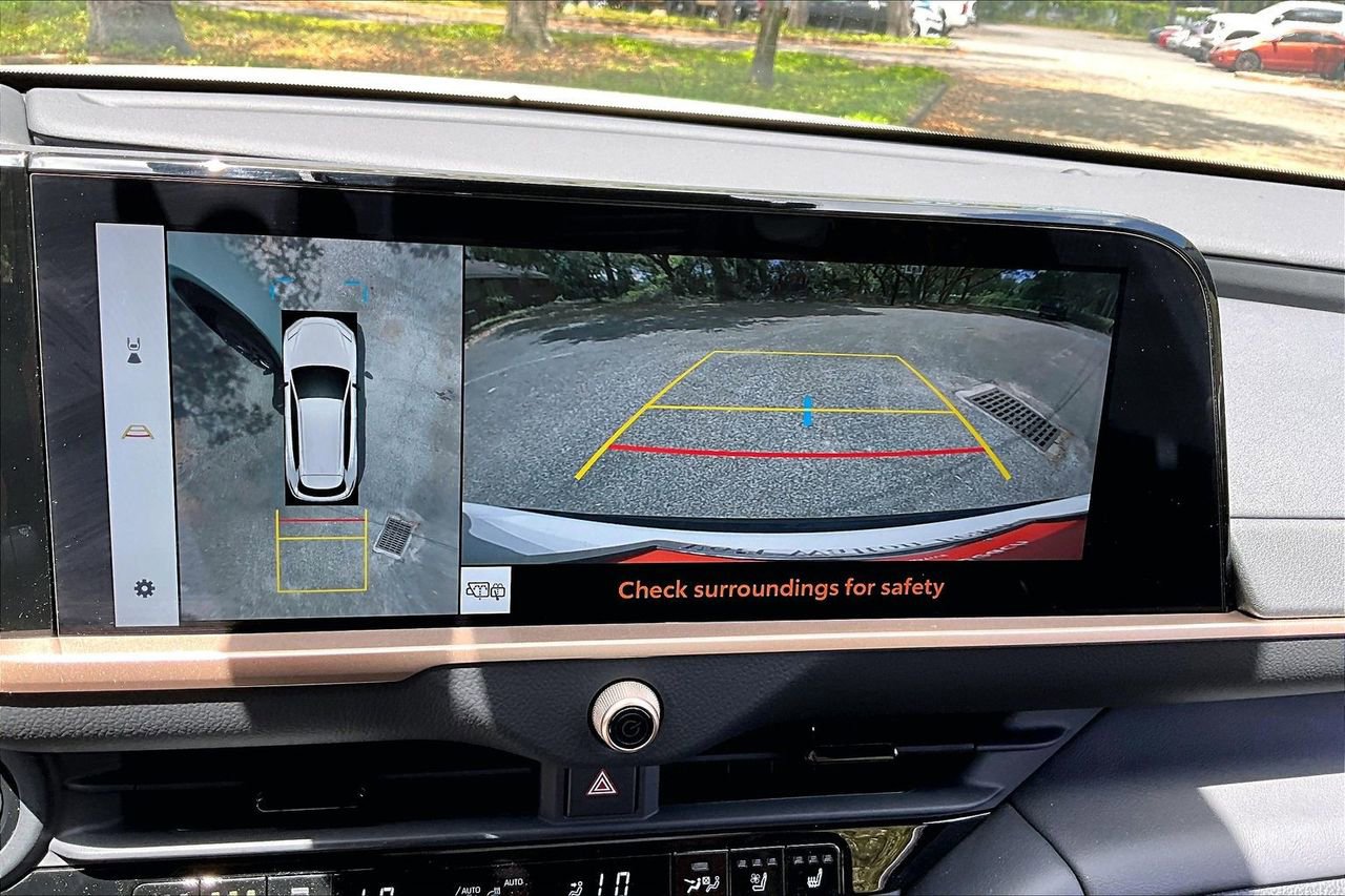 Used 2025 Toyota Crown Signia w/ Advanced Technology Package image 13