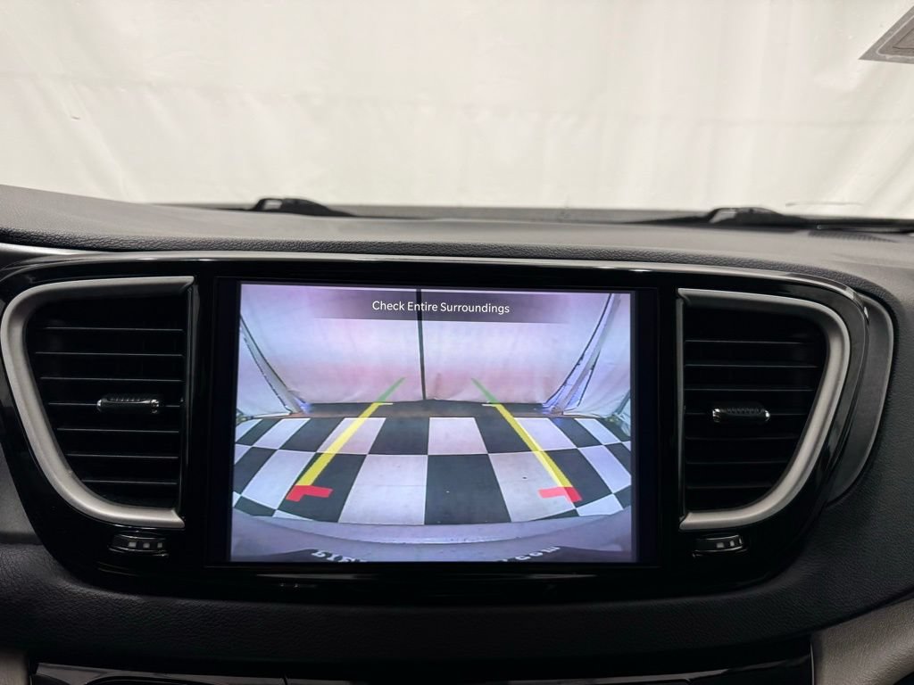 Used 2024 Chrysler Pacifica Touring-L FWD image 38