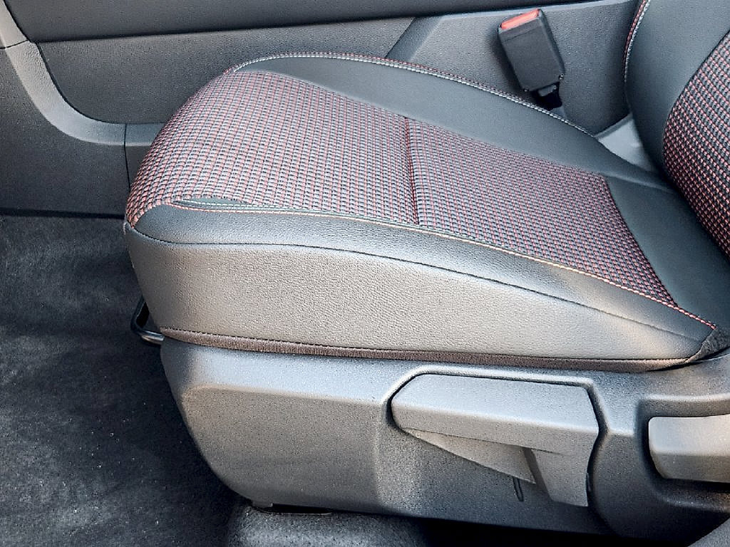 New 2027 Nissan Kicks SR FWD image 21