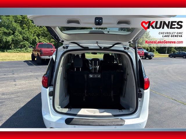 Used 2019 Chrysler Pacifica Touring-L FWD image 22