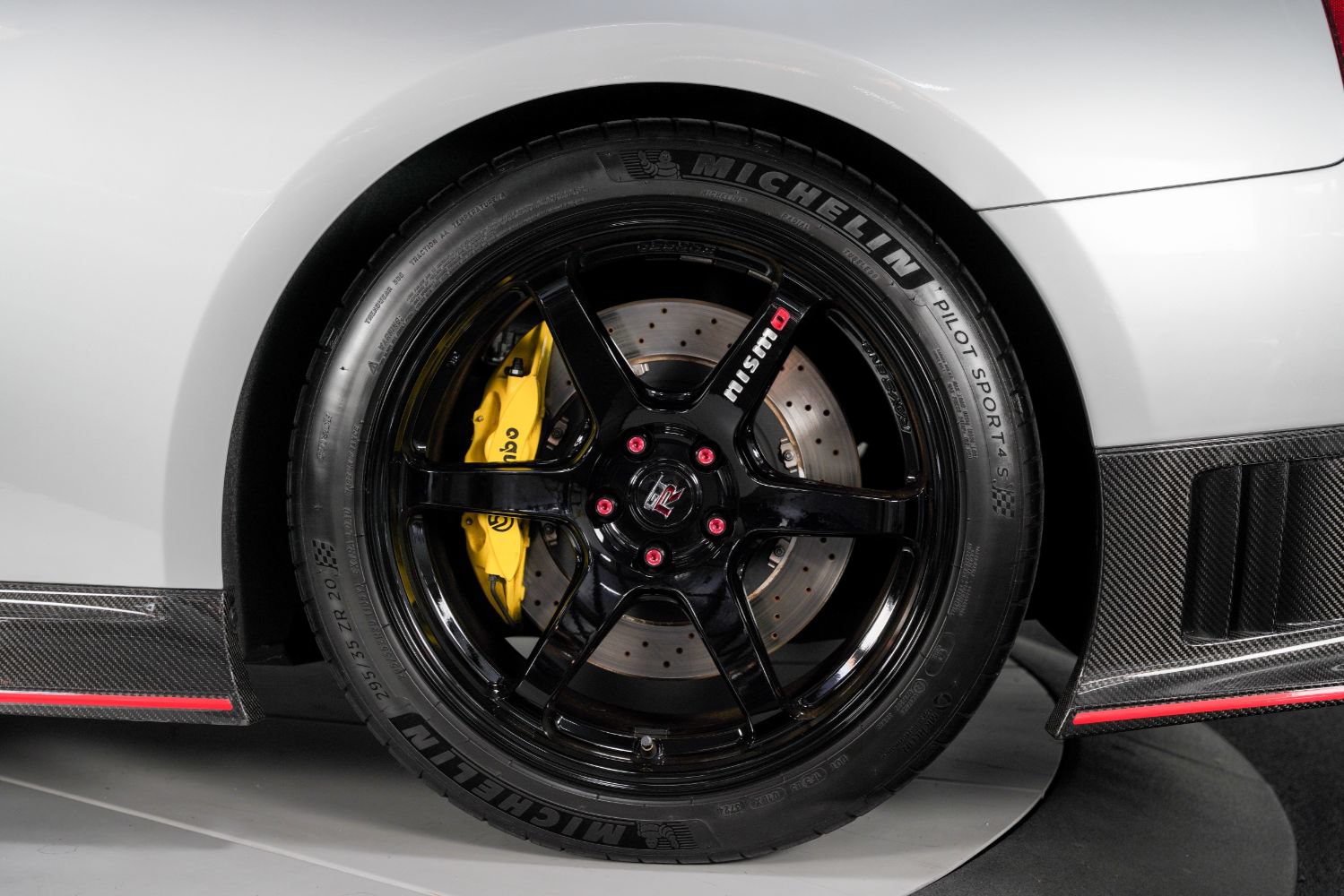 Used 2018 Nissan GT-R NISMO AWD/4WD image 19
