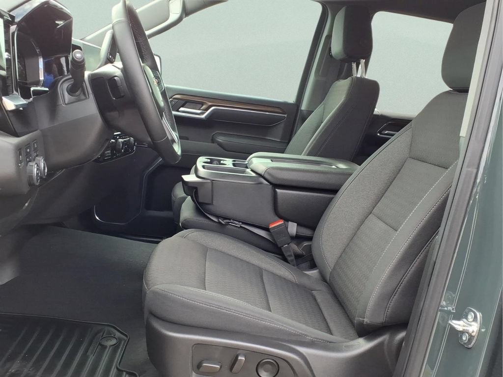 Used 2025 Chevrolet Silverado 1500 LT AWD/4WD image 10