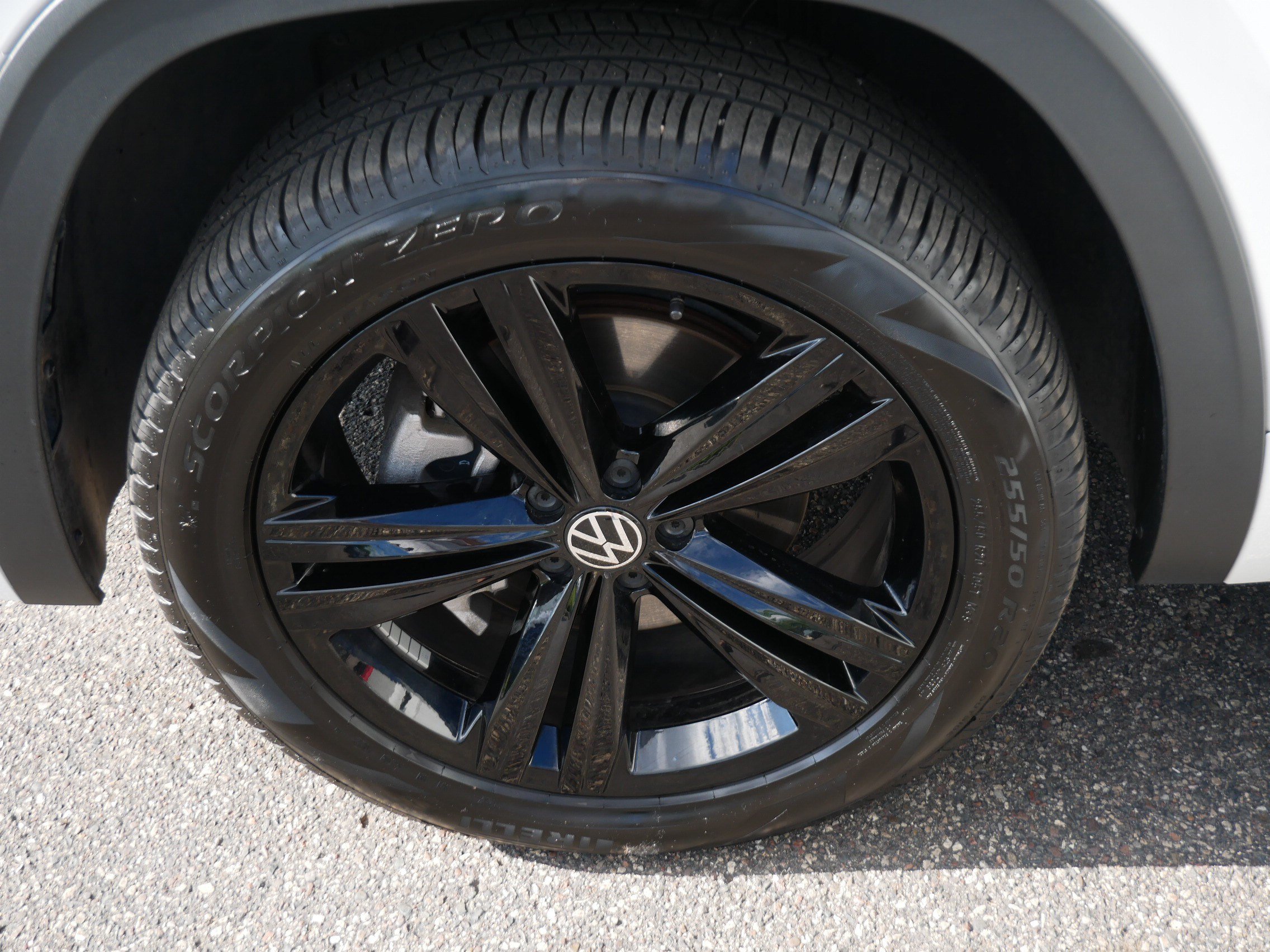 Certified 2023 Volkswagen Atlas Cross Sport SEL R-Line AWD/4WD image 15