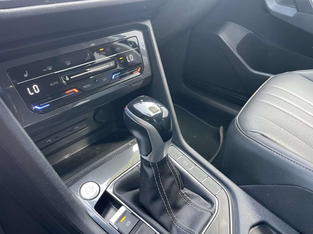 Certified 2023 Volkswagen Tiguan SE FWD image 31