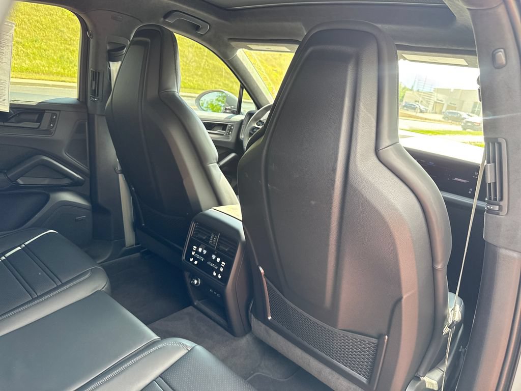 Used 2026 Porsche Cayenne GTS AWD/4WD image 30