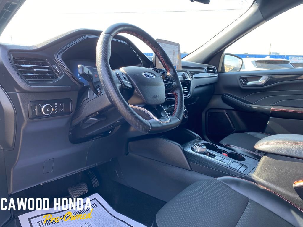 Used 2025 Ford Escape ST-Line Select AWD/4WD image 9