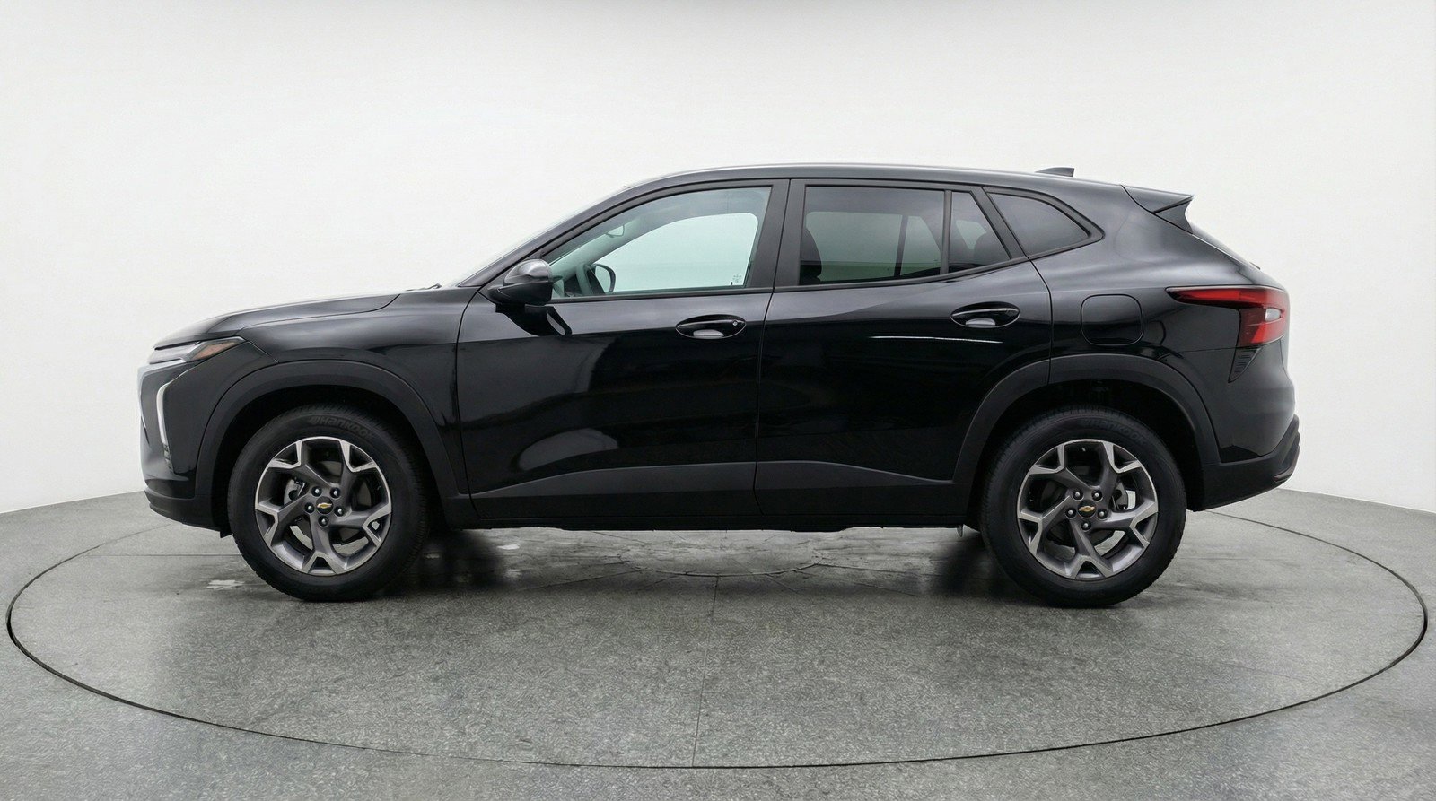 Used 2025 Chevrolet Trax LT FWD image 5