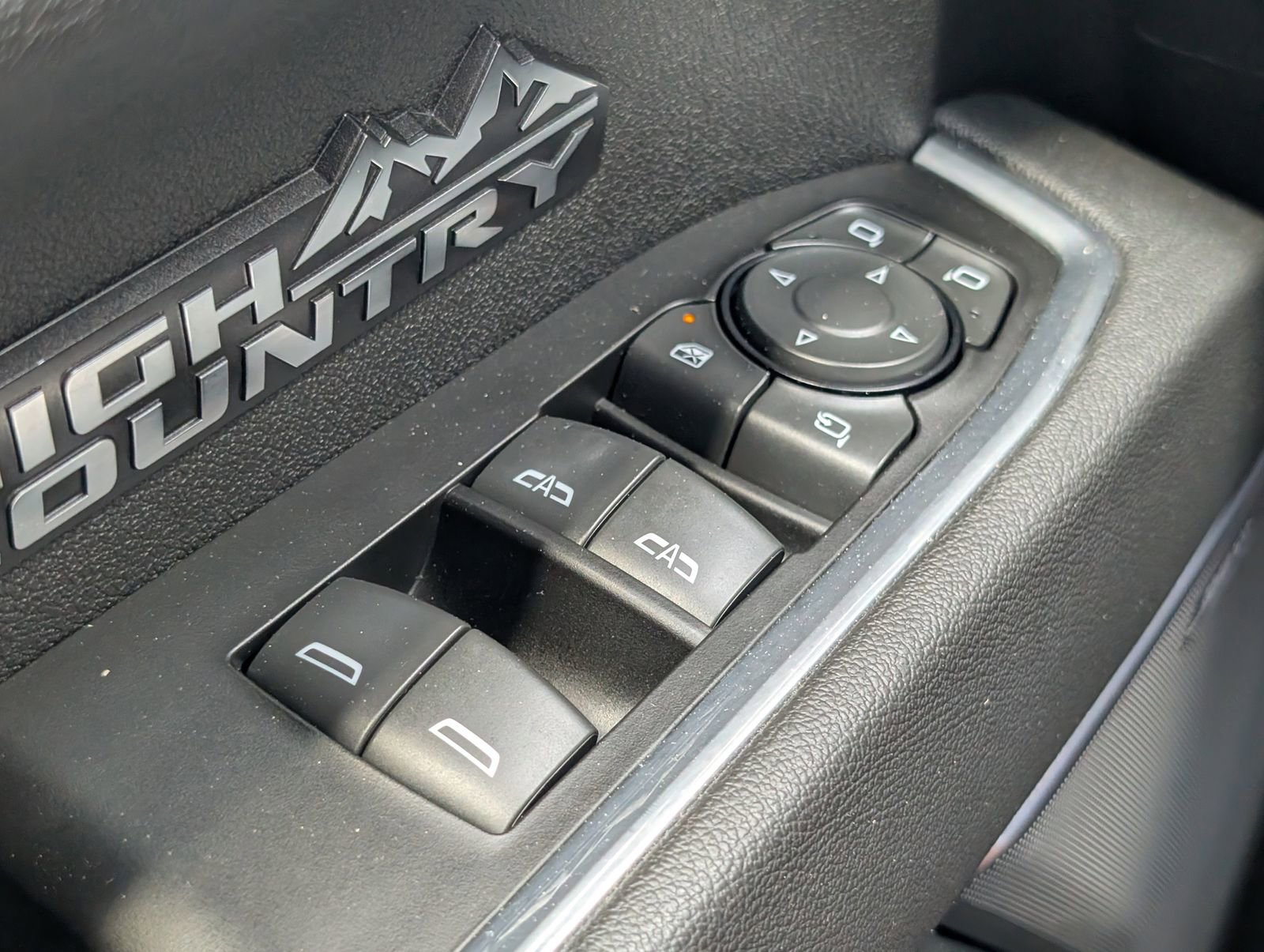 Used 2025 Chevrolet Silverado 1500 High Country w/ High Country Premium Package AWD/4WD image 35