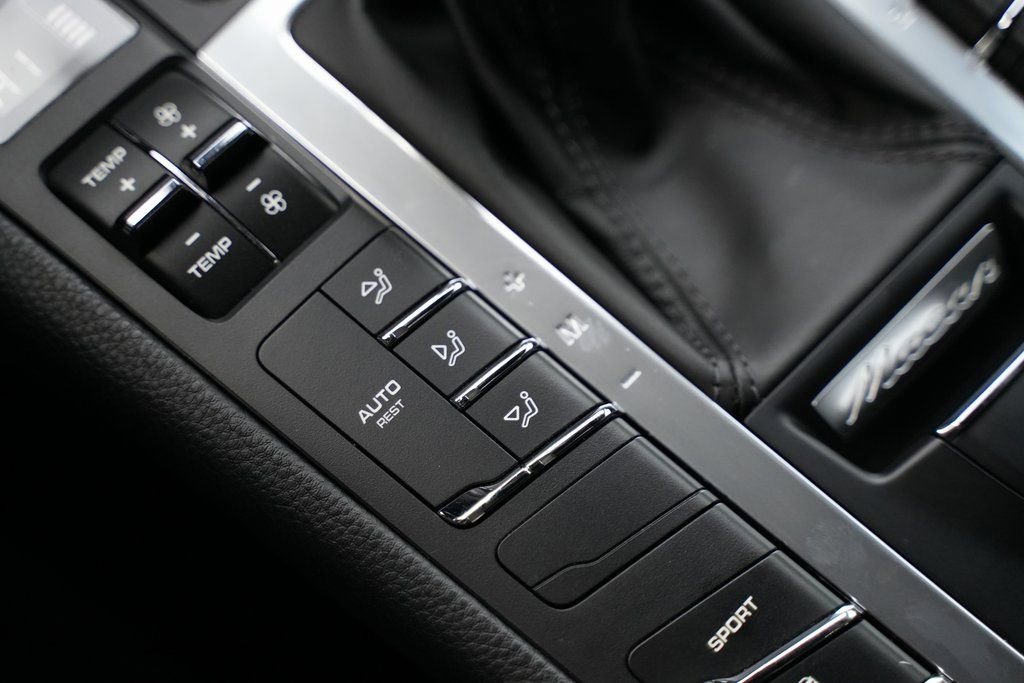 Used 2017 Porsche Macan w/ Driver Memory Package image 42