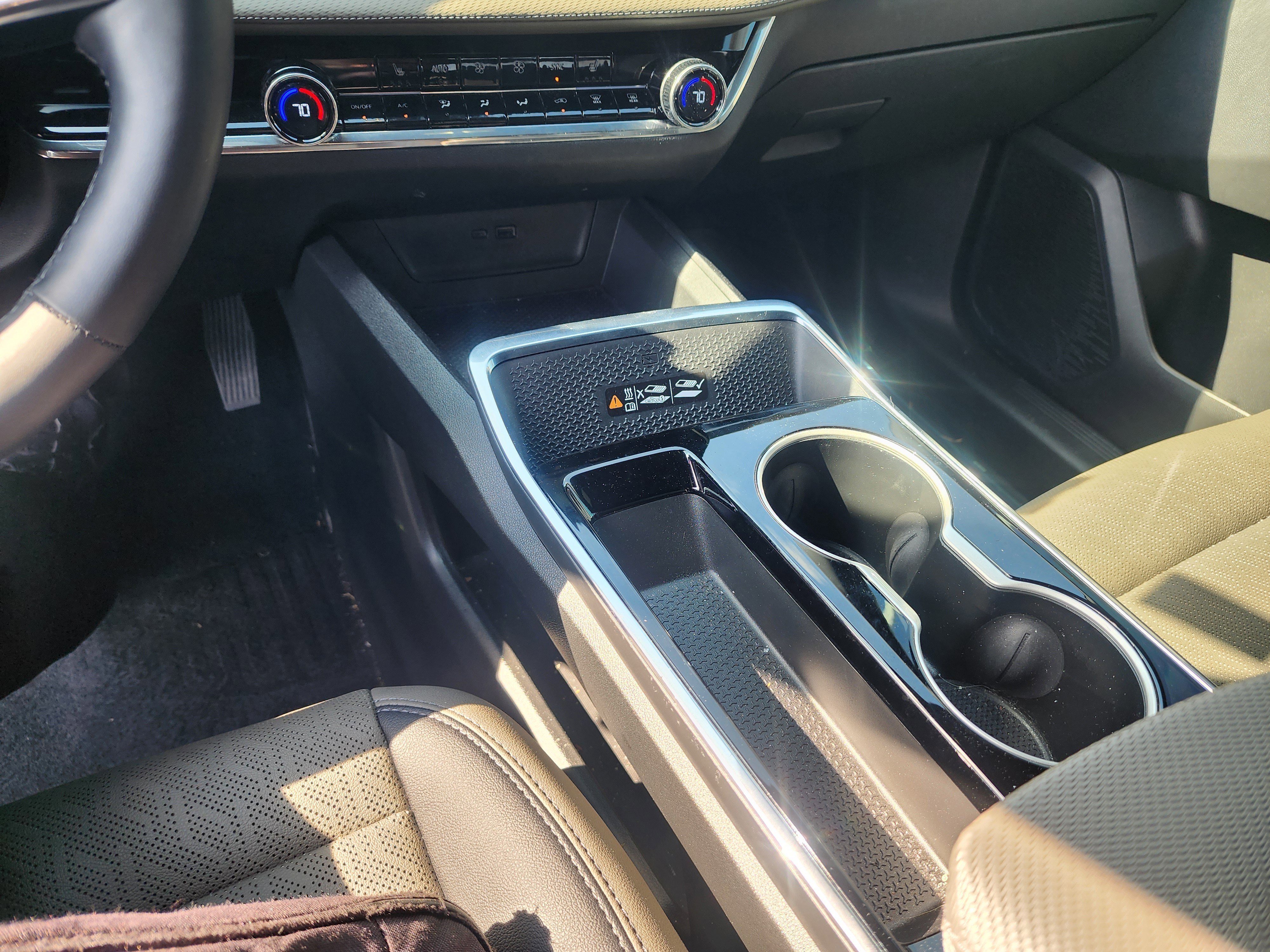 Used 2025 Chevrolet Equinox LT w/ Convenience Package II image 33