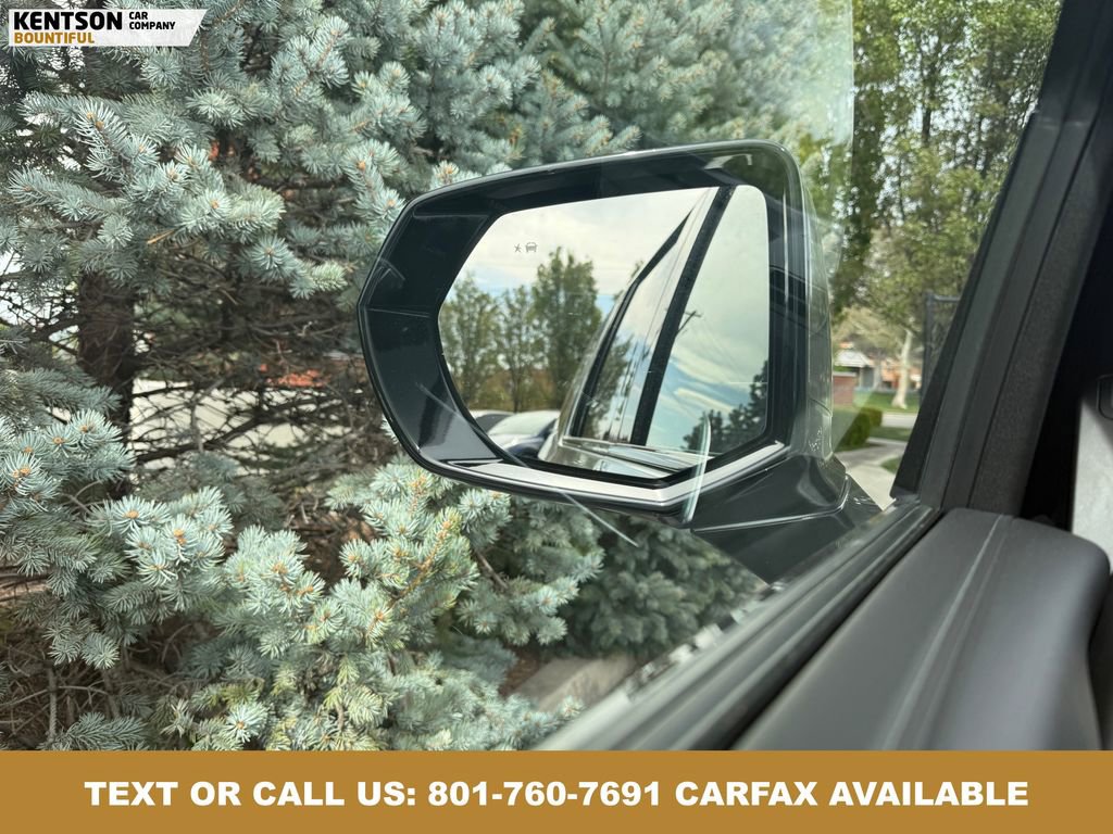 Used 2025 Chevrolet Suburban Z71 image 23