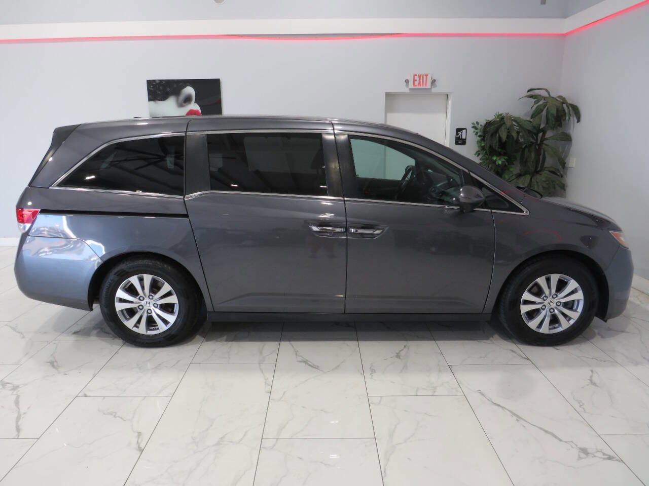 Used 2017 Honda Odyssey SE image 3