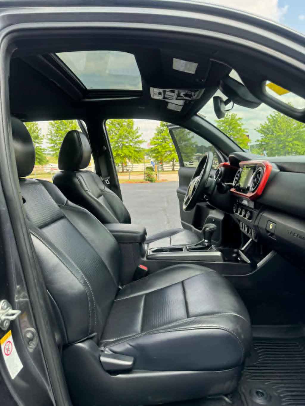 Used 2019 Toyota Tacoma TRD Off-Road AWD/4WD image 11