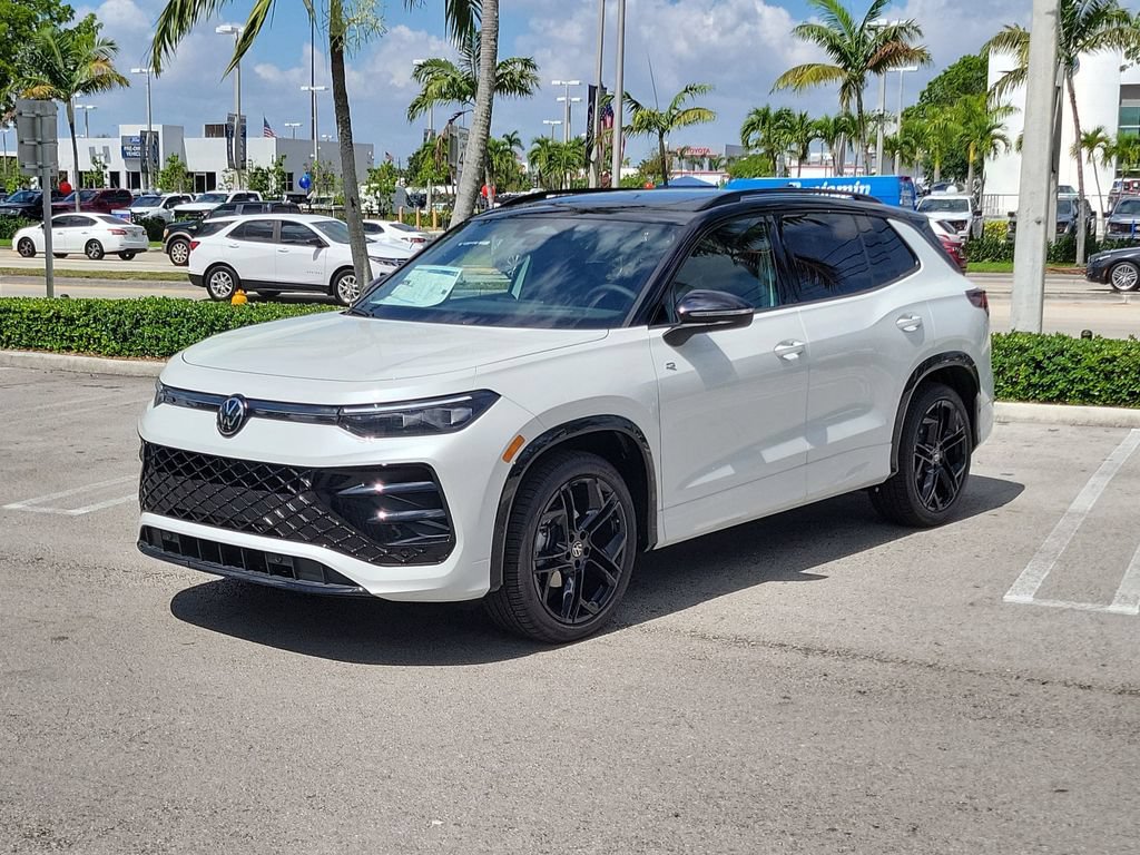New 2026 Volkswagen Tiguan SE R-Line FWD image 3