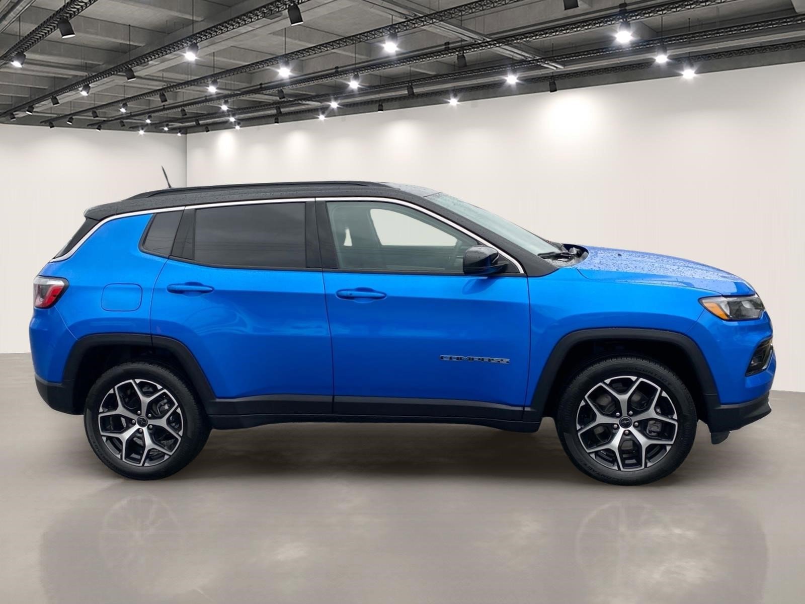 Used 2025 Jeep Compass Limited image 8