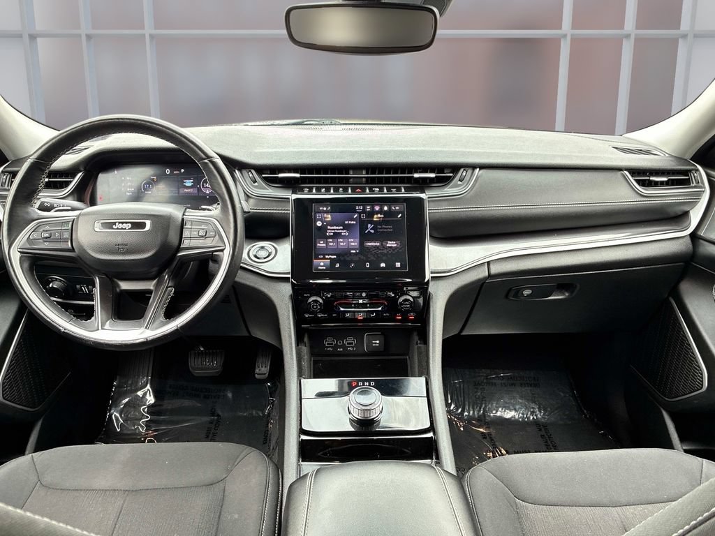 Used 2022 Jeep Grand Cherokee Laredo w/ Luxury Tech Group I AWD/4WD image 19