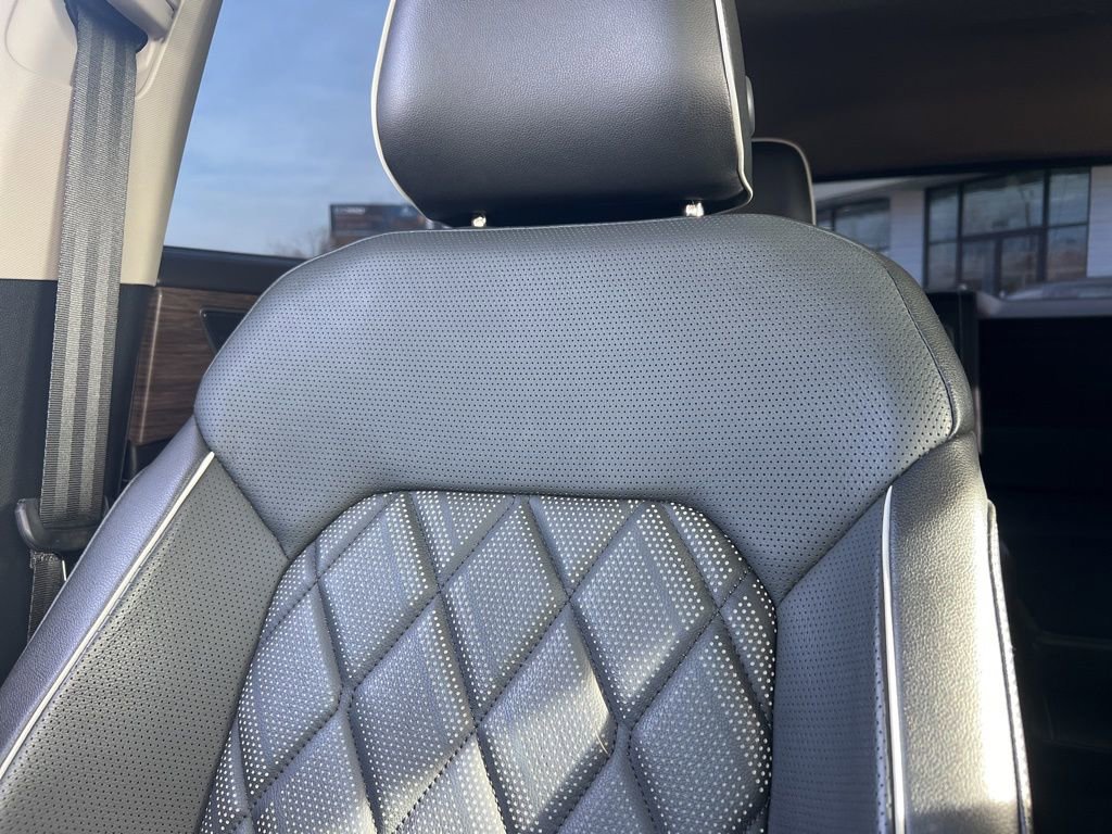 Used 2024 Volkswagen Atlas SEL Premium R-Line image 21