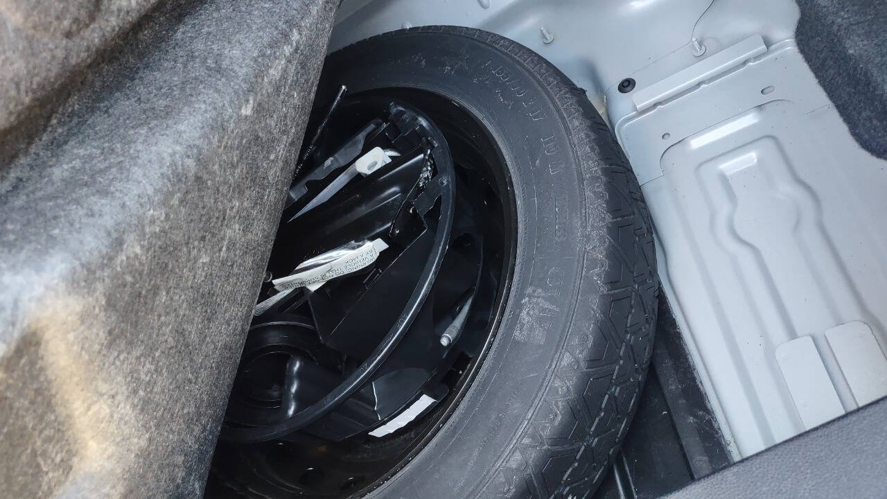 Used 2012 Mercedes-Benz E 350 4MATIC Sedan image 36