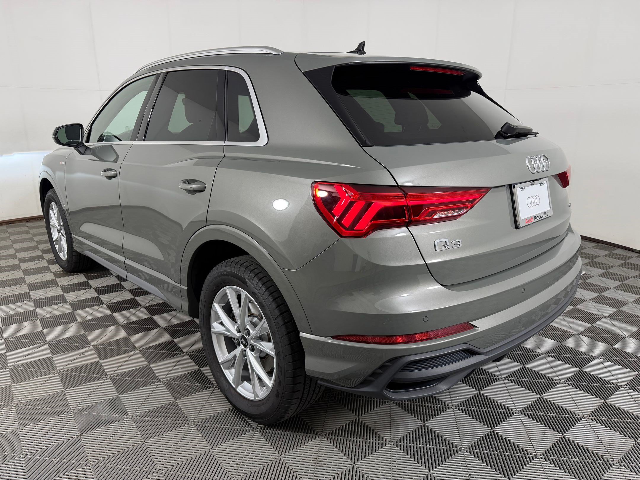 Certified 2023 Audi Q3 2.0T Premium Plus w/ Premium Plus Package AWD/4WD image 3