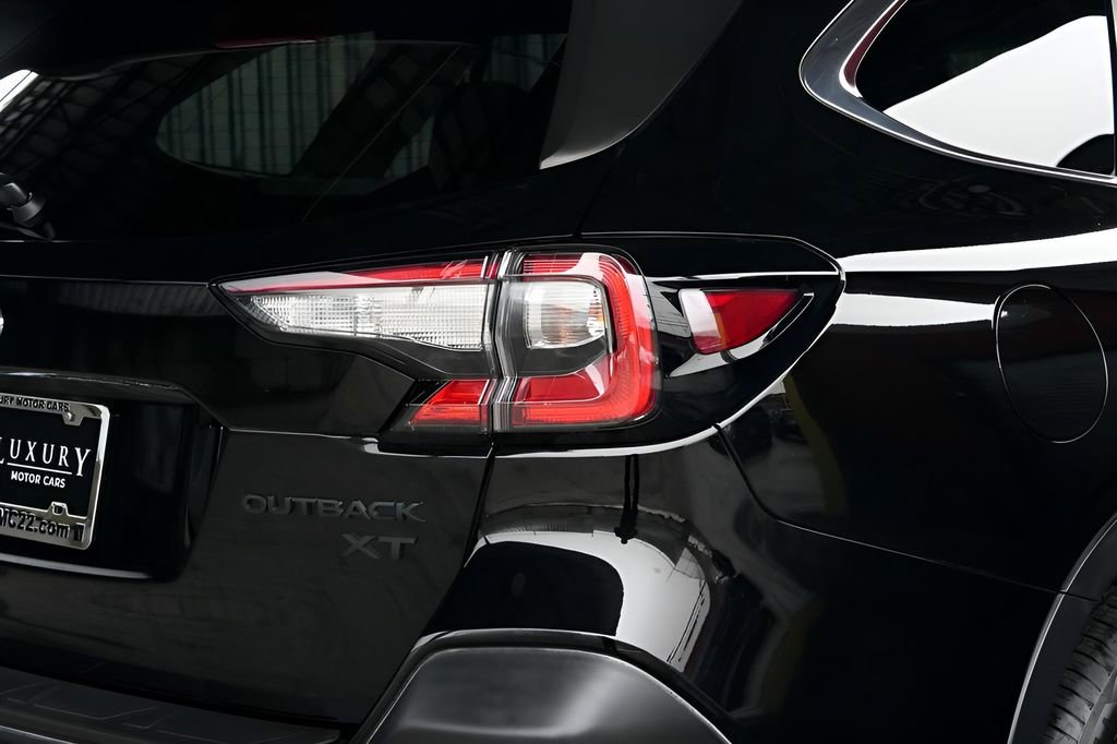 Used 2020 Subaru Outback Onyx Edition XT AWD/4WD image 15