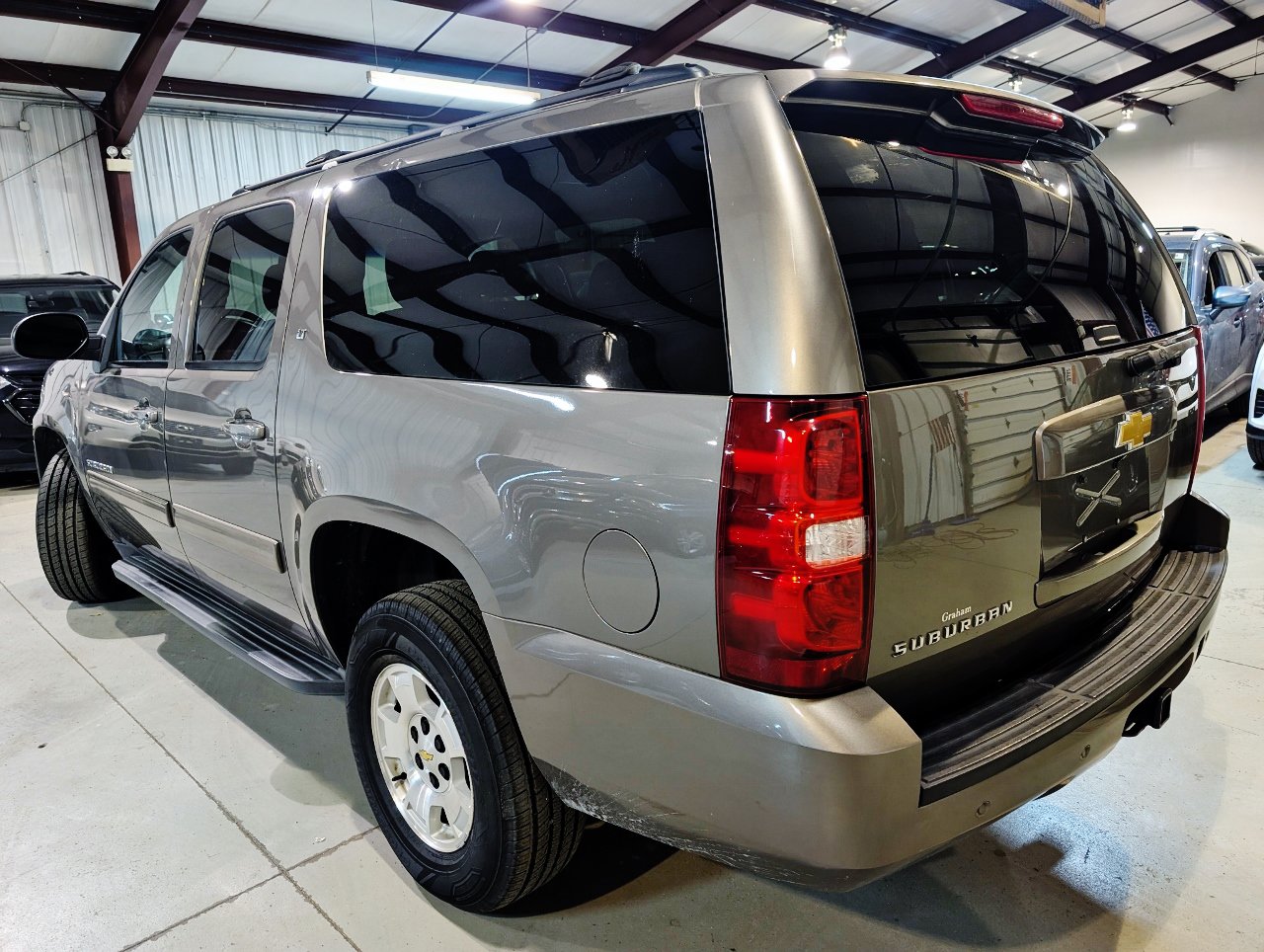 Used 2014 Chevrolet Suburban LT AWD/4WD image 4