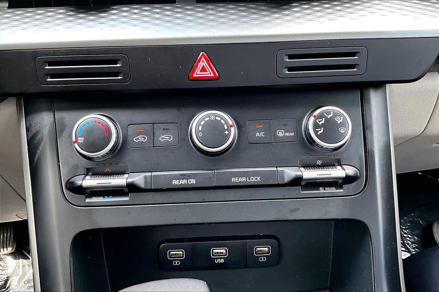 Used 2023 Kia Carnival LX FWD image 32