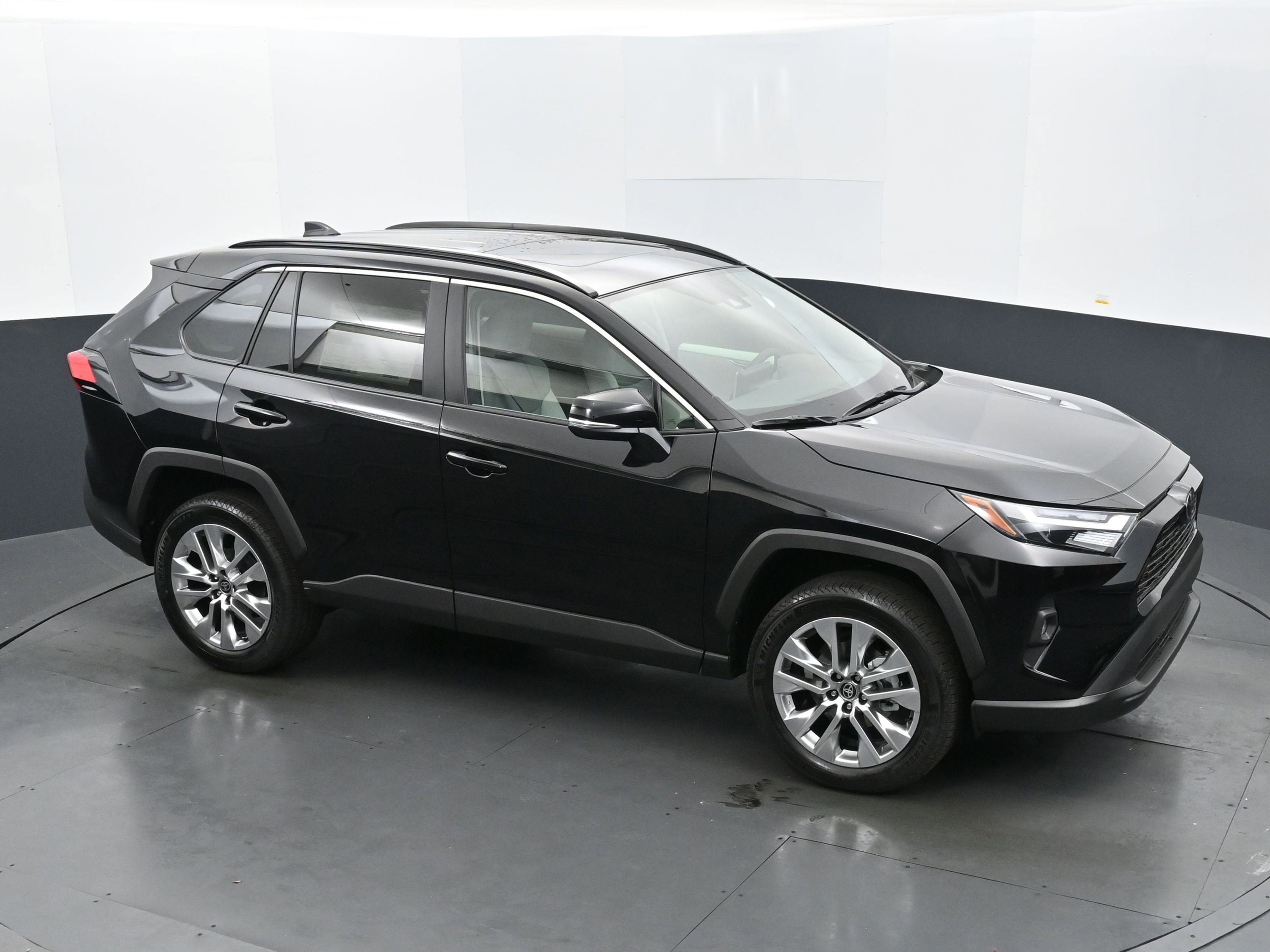 Used 2025 Toyota RAV4 XLE Premium image 34