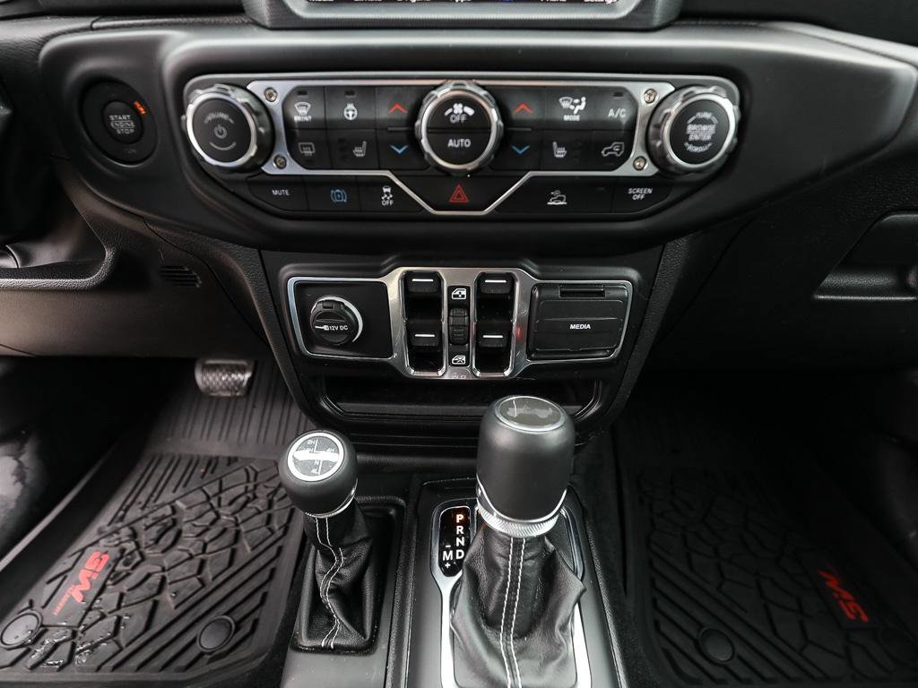 Used 2023 Jeep Wrangler Unlimited Sahara w/ Cold Weather Group AWD/4WD image 19