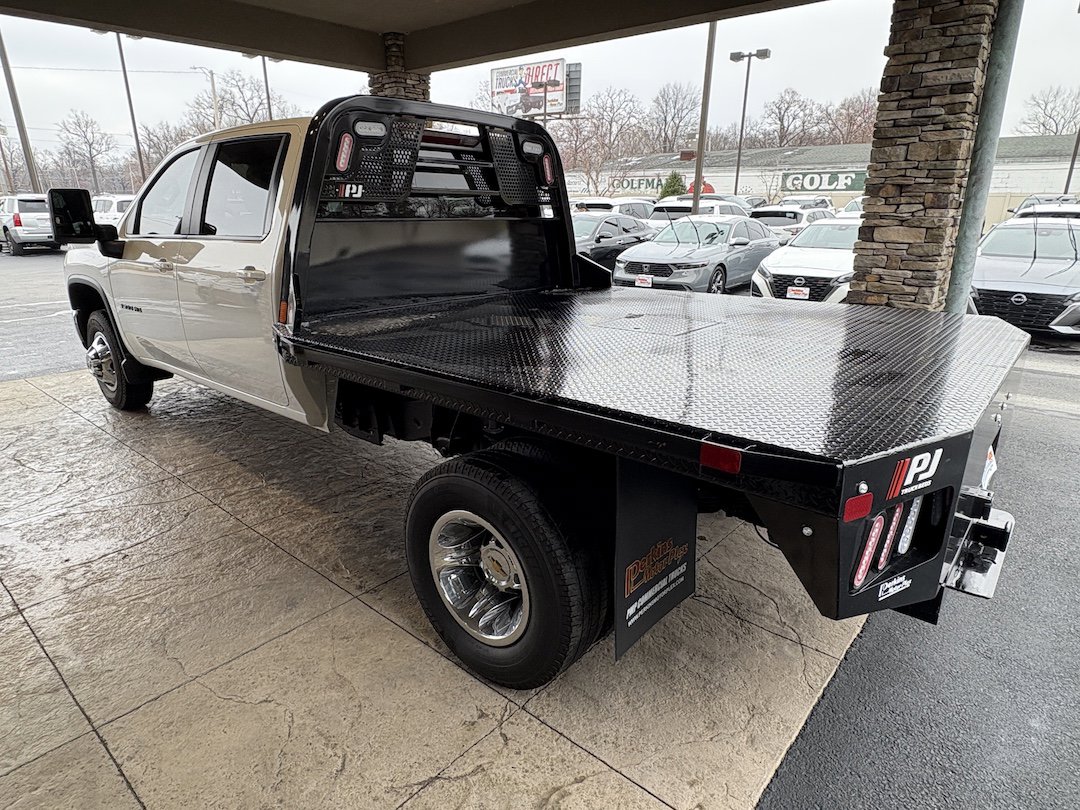 Used 2024 Chevrolet Silverado 3500 LT w/ Convenience Package image 10