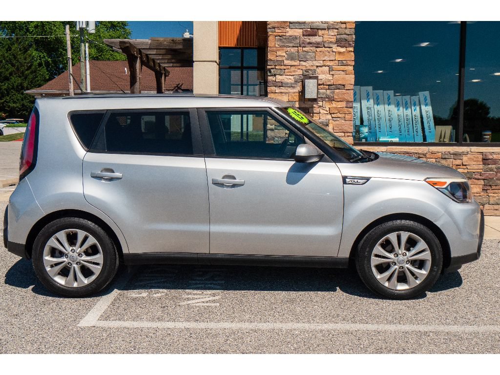 Used 2015 Kia Soul + FWD image 2