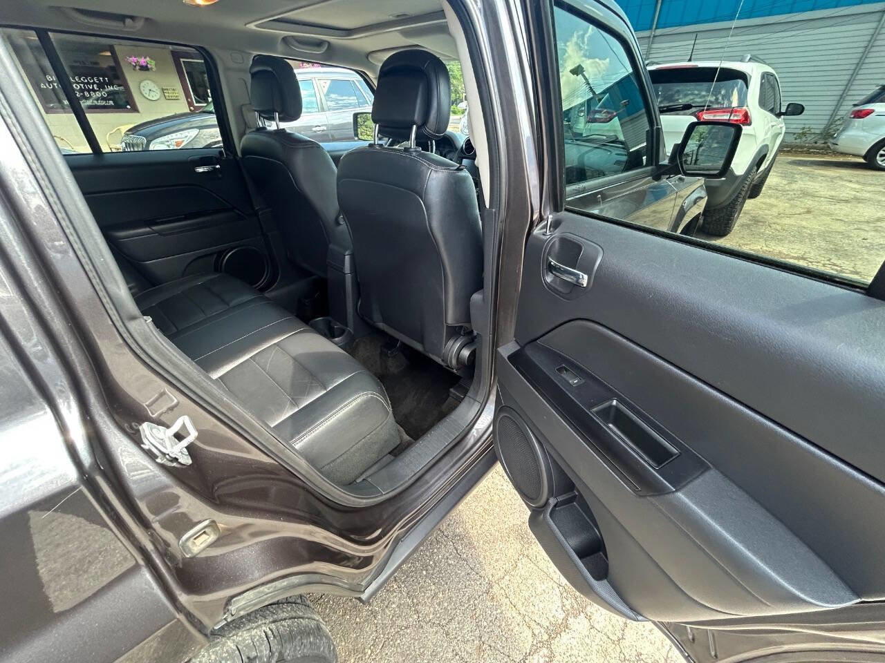 Used 2016 Jeep Patriot High Altitude AWD/4WD image 10