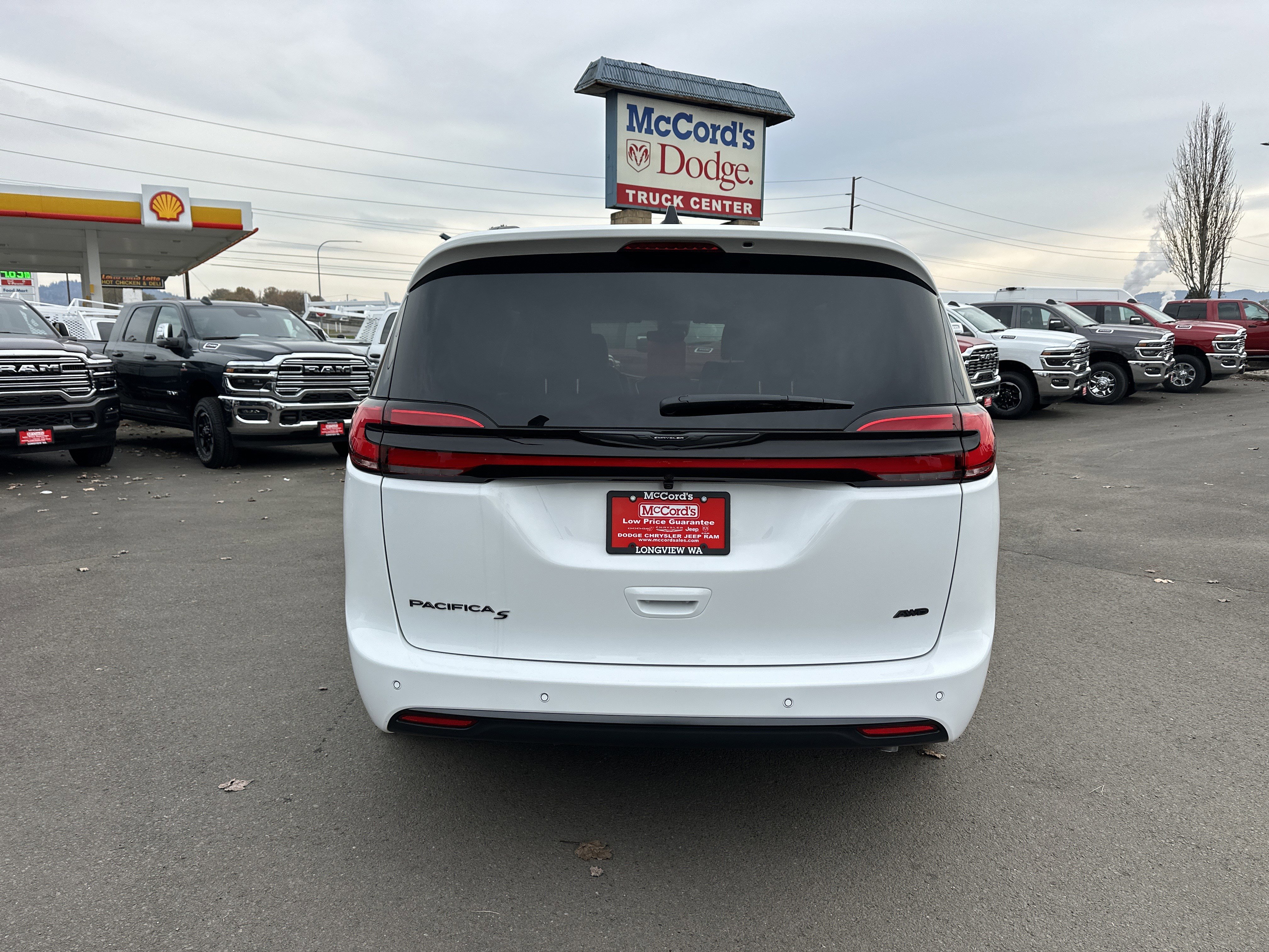 New 2026 Chrysler Pacifica Select w/ S Appearance Package image 4