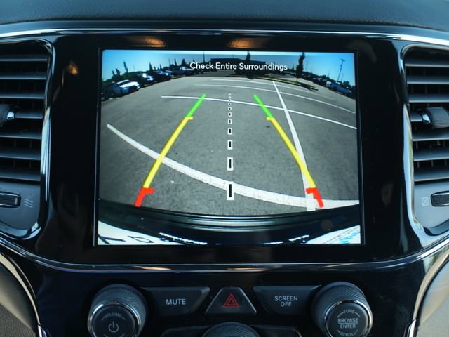 Used 2022 Jeep Grand Cherokee Laredo E RWD image 28