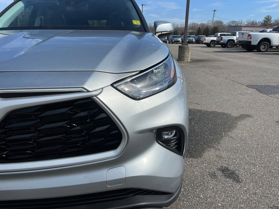 Certified 2025 Toyota Highlander XLE image 29