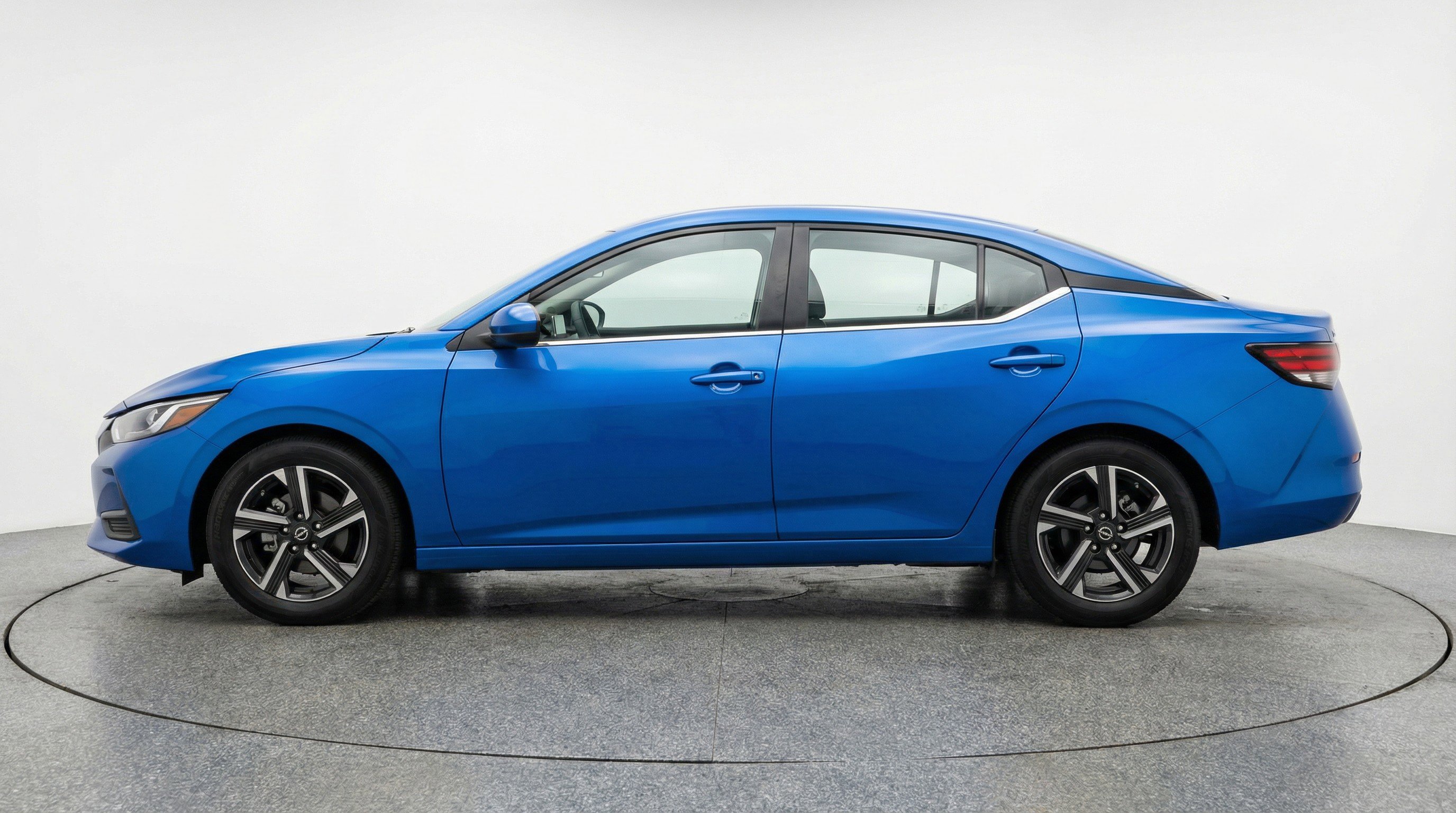Used 2025 Nissan Sentra SV FWD image 5