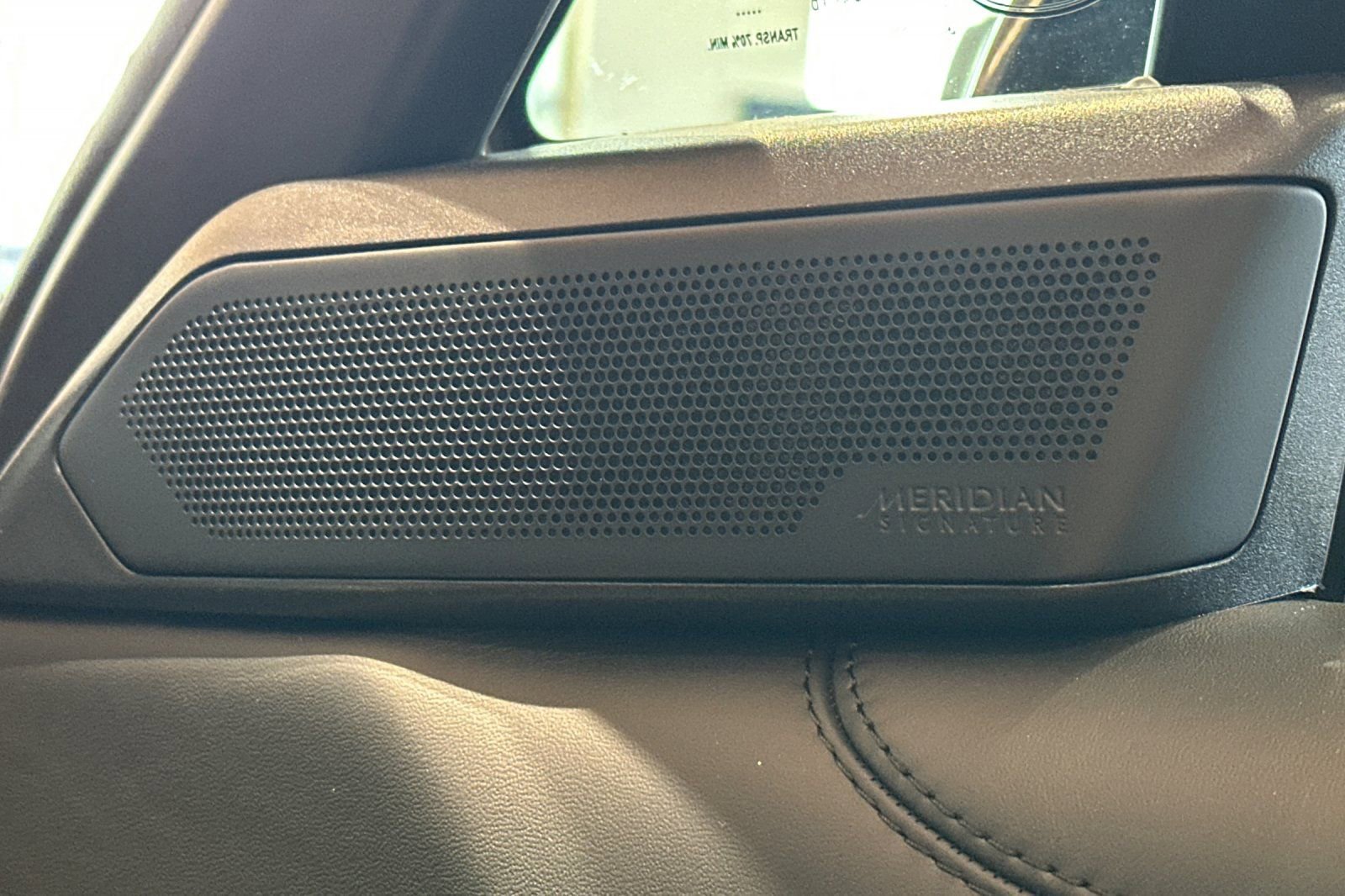 Used 2025 Land Rover Range Rover SV image 20