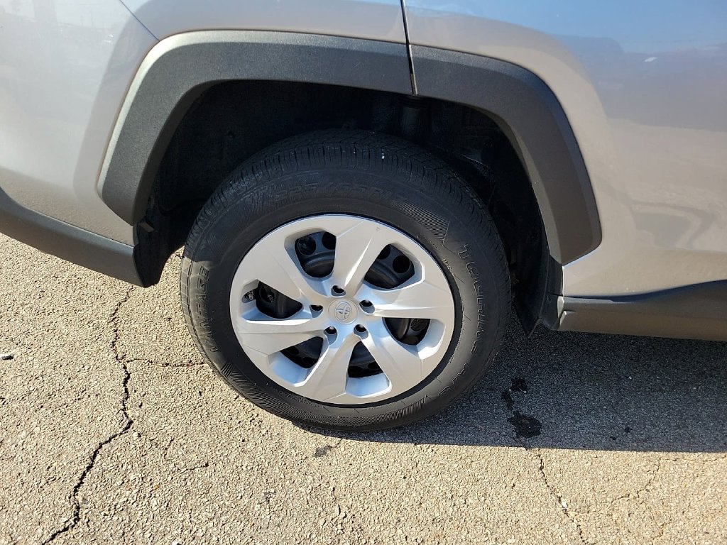 Used 2025 Toyota RAV4 LE AWD/4WD image 7