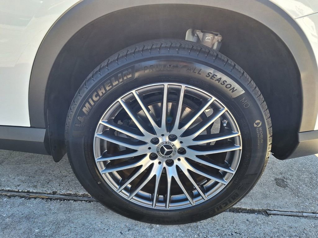 Used 2025 Mercedes-Benz GLC 300 image 24