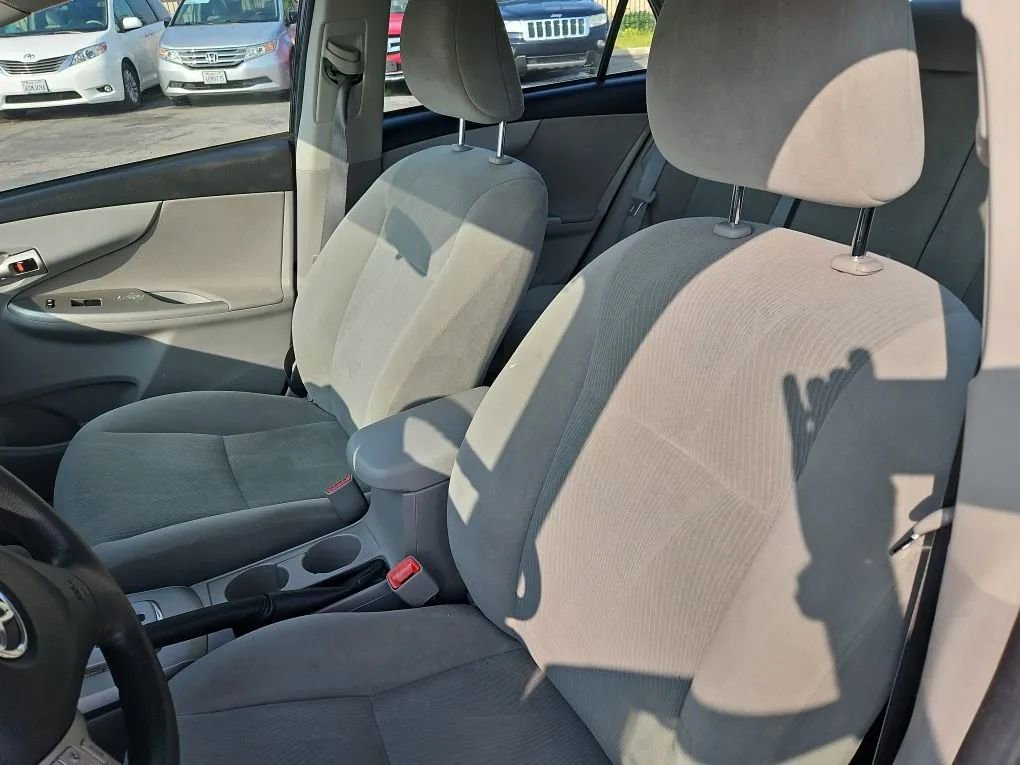 Used 2012 Toyota Corolla LE image 18