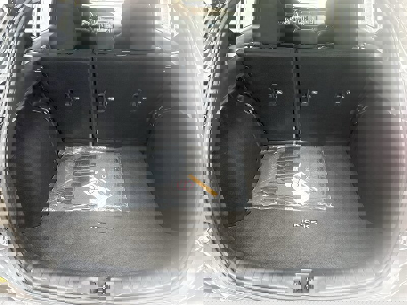 Used 2024 Nissan Kicks S image 19