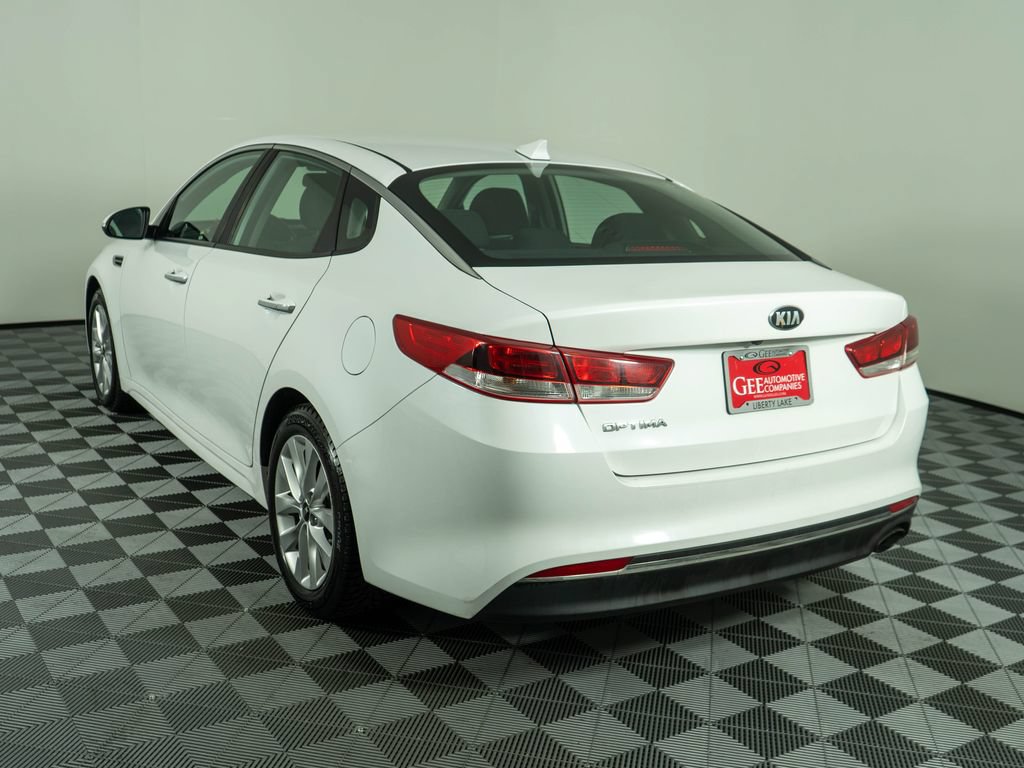 Used 2017 Kia Optima LX FWD image 4