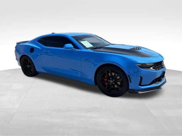 Used 2023 Chevrolet Camaro LT w/ Technology Package RWD image 7