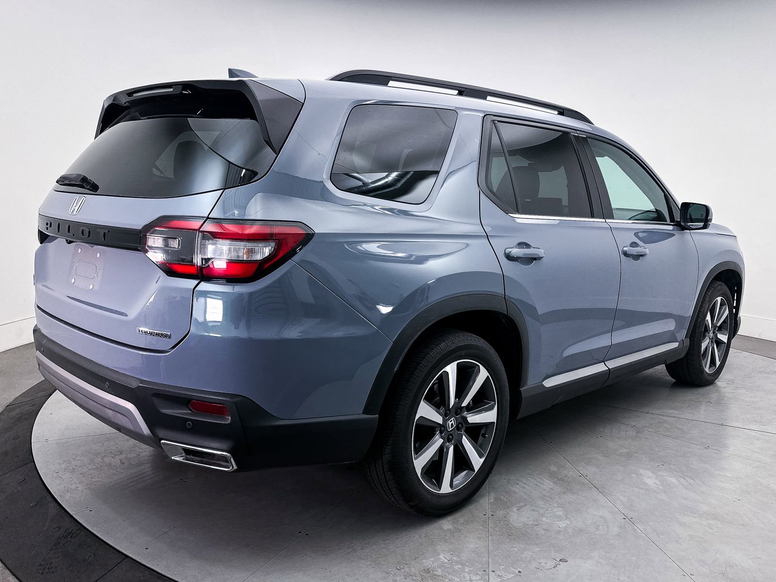 Used 2023 Honda Pilot Touring image 17