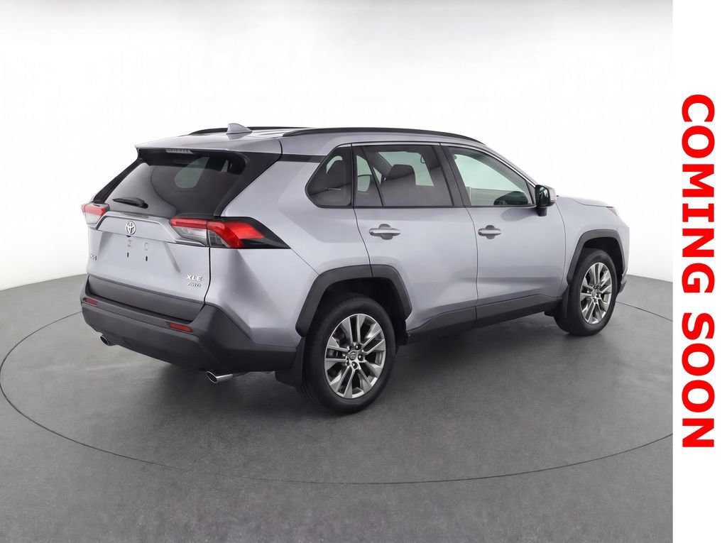 Used 2022 Toyota RAV4 XLE Premium image 5