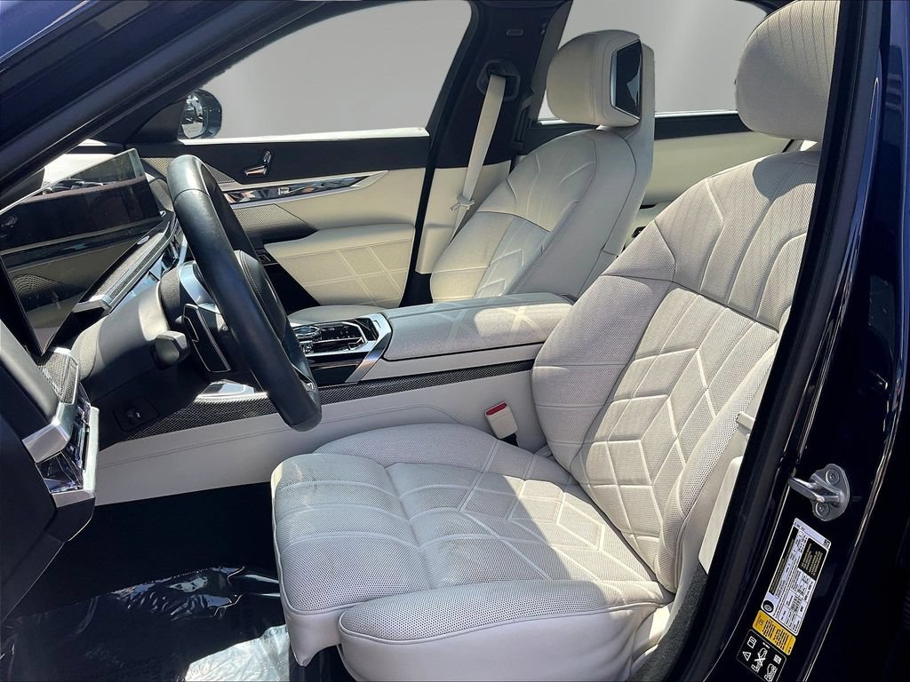 Used 2023 BMW 760i xDrive w/ Executive Package AWD/4WD image 20