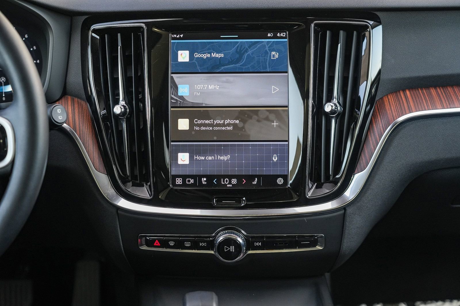 Used 2025 Volvo V60 B5 Cross Country Plus image 14