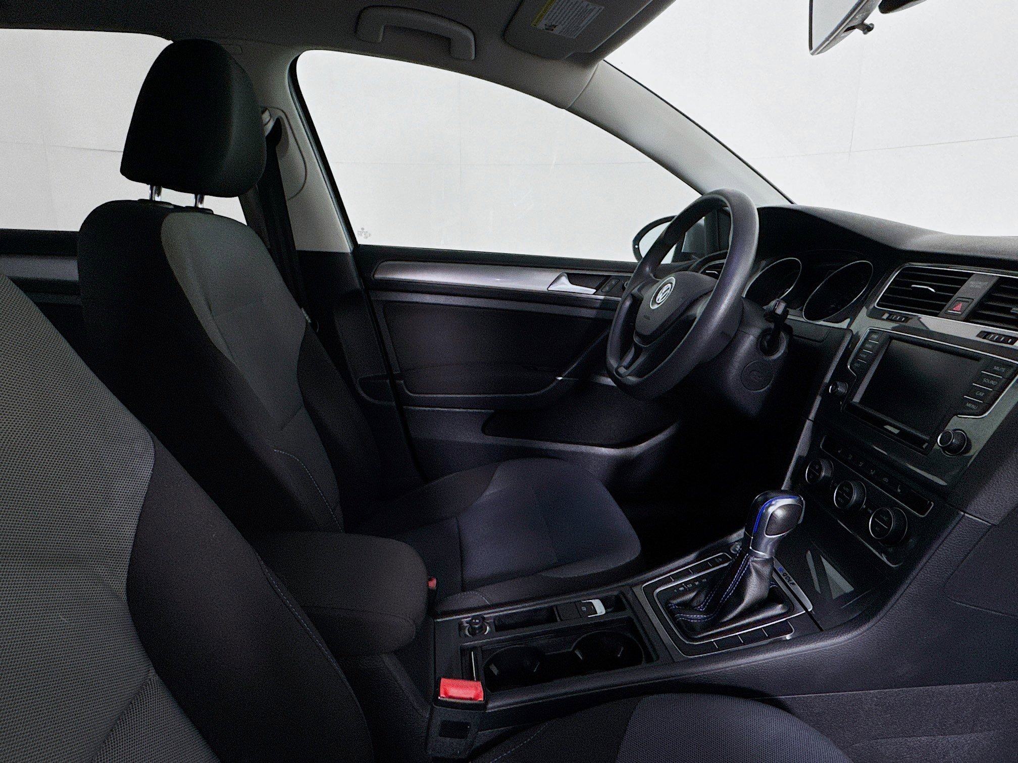 Used 2016 Volkswagen e-Golf SE w/ DC Fast Charging Package image 26